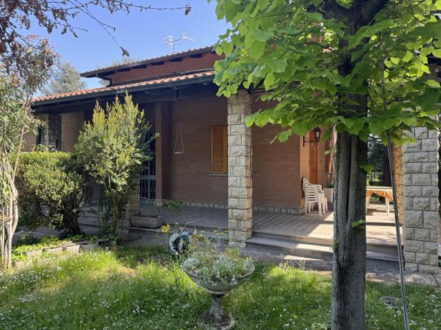VILLA in VENDITA a CASALECCHIO DI RENO di 8 vani