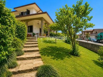 Villa in vendita a Casaleggio Novara
