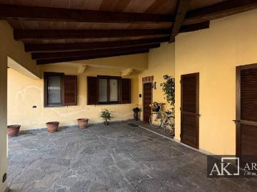 Villa in vendita a Casaleggio Novara