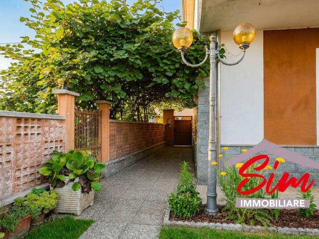Villa in vendita a Casaleggio Novara NO