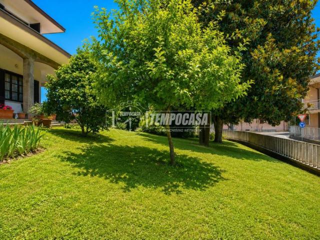 Villa in vendita a Casaleggio Novara NO