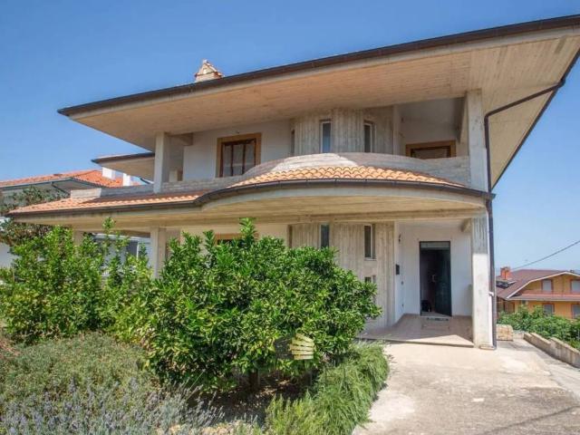 Villa in vendita a Casalincontrada CH
