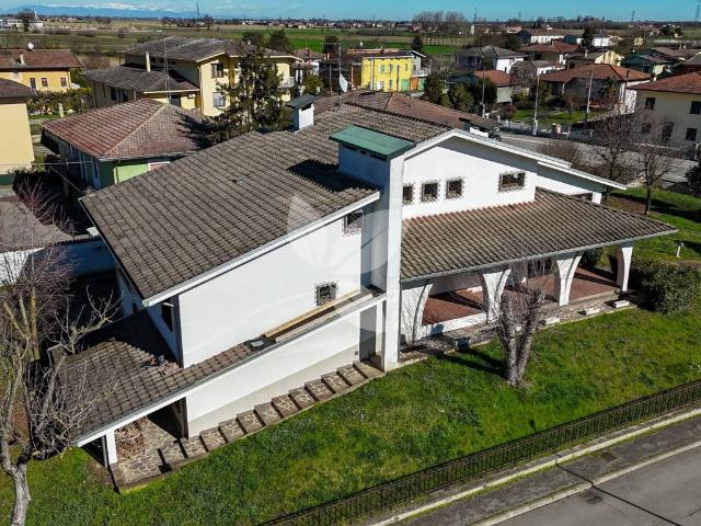 Villa in vendita a Casalmaggiore CR