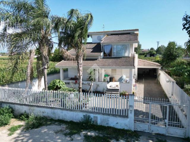 Villa in vendita a Casapesenna CE