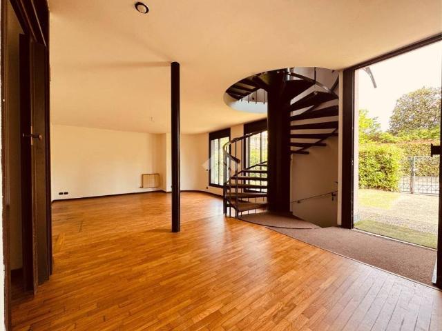 Villa in vendita a Casatenovo LC
