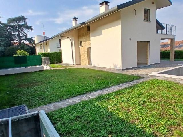 Villa in vendita a Casatenovo LC