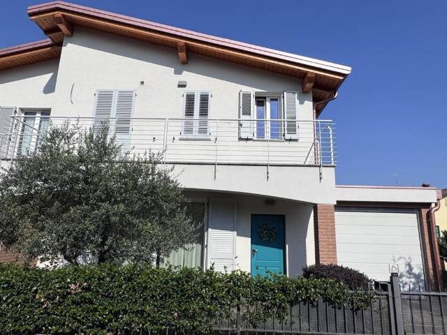 Villa in vendita a Casatenovo LC