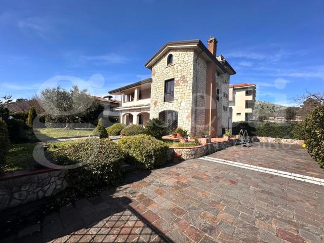 Villa in vendita a Caserta