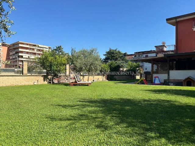 Villa in vendita a Caserta CE
