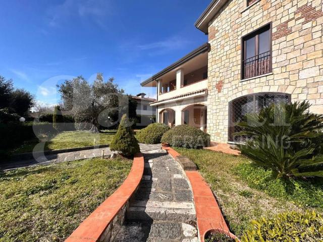 Villa in vendita a Caserta CE