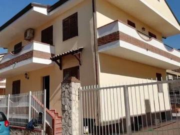 Villa in vendita a Caserta CE