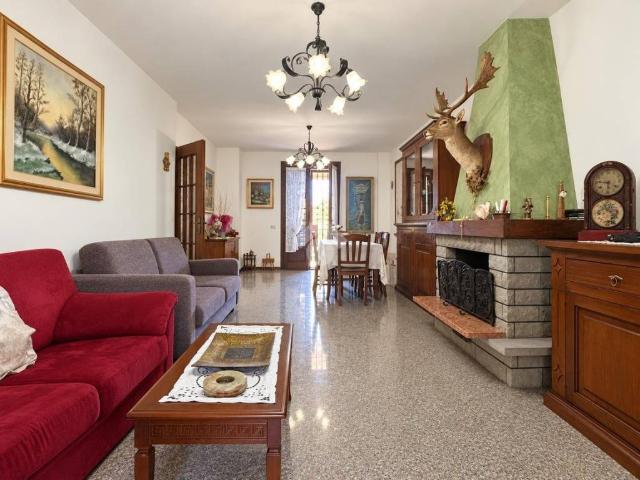 Villa in vendita a Casina RE