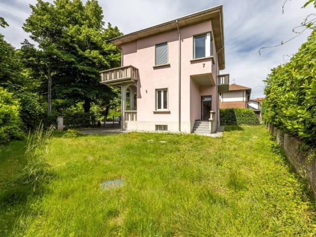 Villa in vendita a Casorate Sempione VA