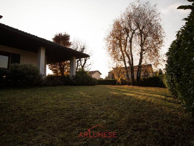 Villa in vendita a Casorezzo