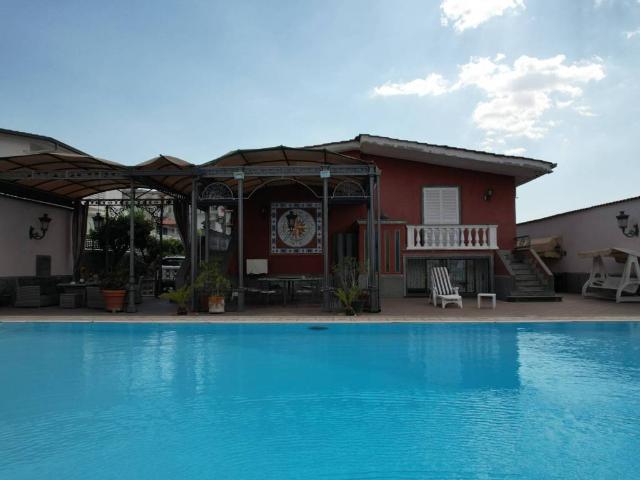 Villa in vendita a Casoria NA