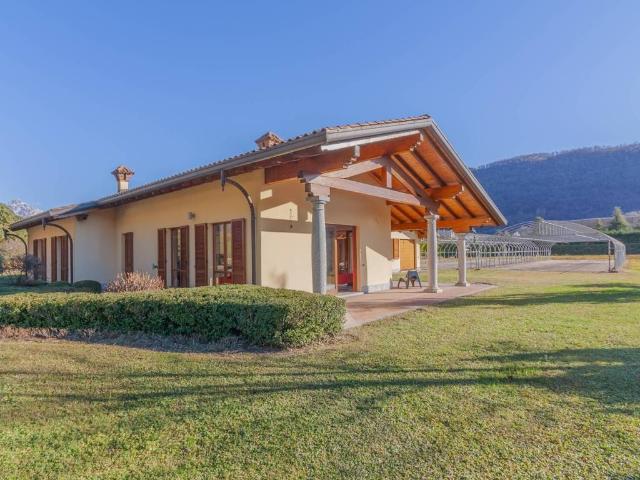 Villa in vendita a Caslino d'Erba CO