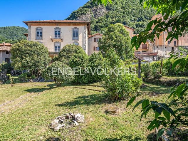 Villa in vendita a Caslino d'Erba CO