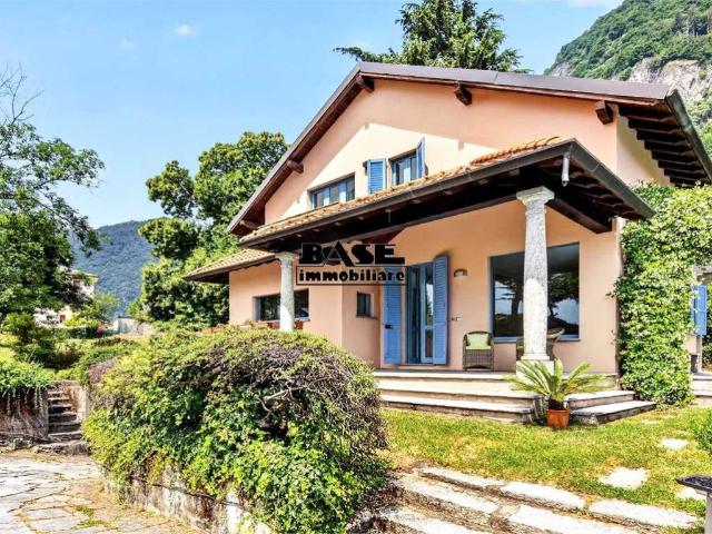 Villa in vendita a Caslino d'Erba CO