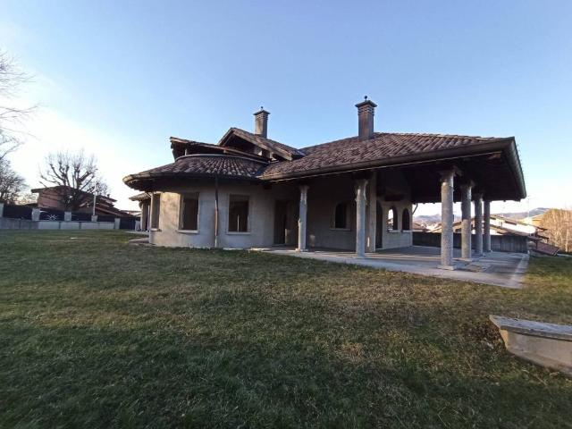 Villa in vendita a Casnate con Bernate CO
