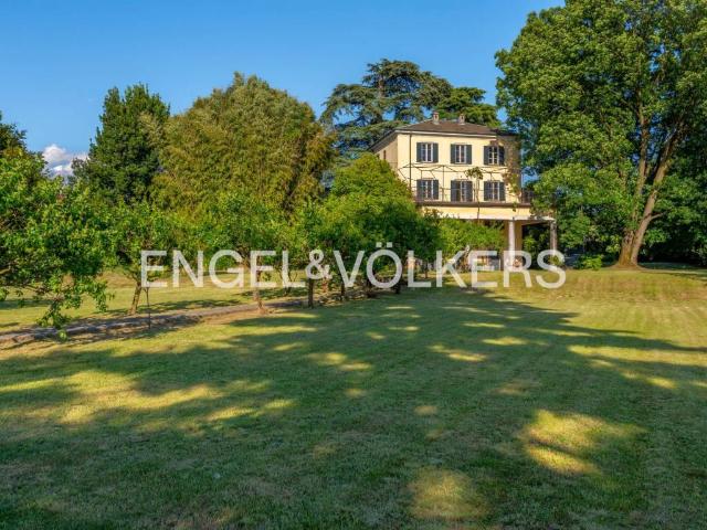 Villa in vendita a Casnate con Bernate CO