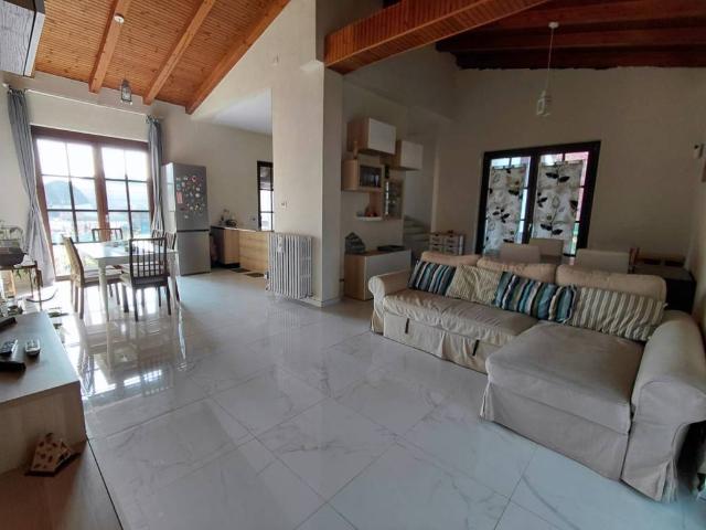 Villa in vendita a Casnate con Bernate CO