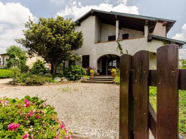 Villa in vendita a Cassago Brianza LC