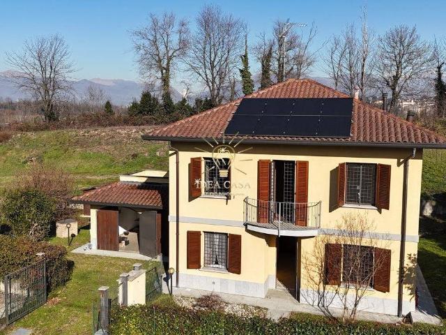 Villa in vendita a Cassago Brianza LC