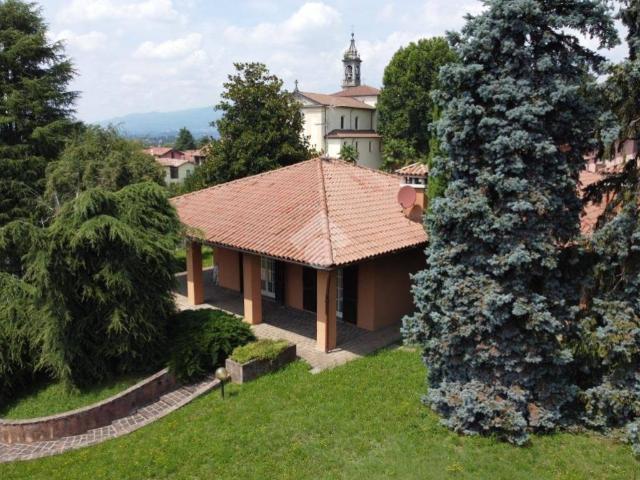 Villa in vendita a Cassago Brianza LC