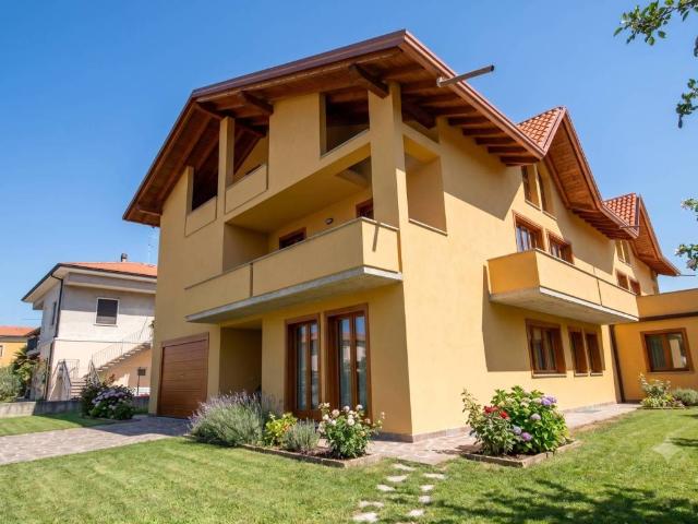 Villa in vendita a Cassano Magnago VA