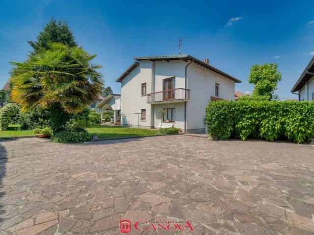 Villa in vendita a Cassina Rizzardi CO