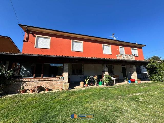 Villa in vendita a Castagnole delle Lanze AT