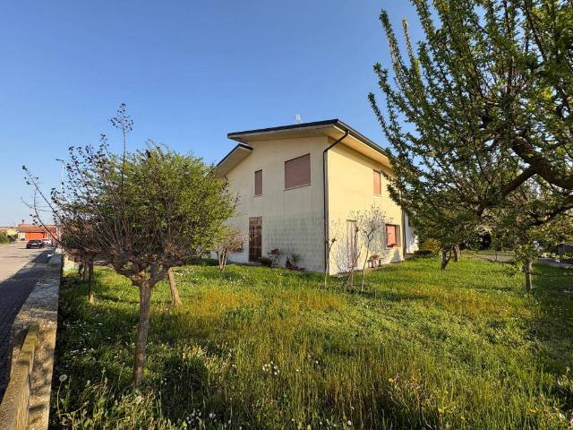 Villa in vendita a Castagnaro VR