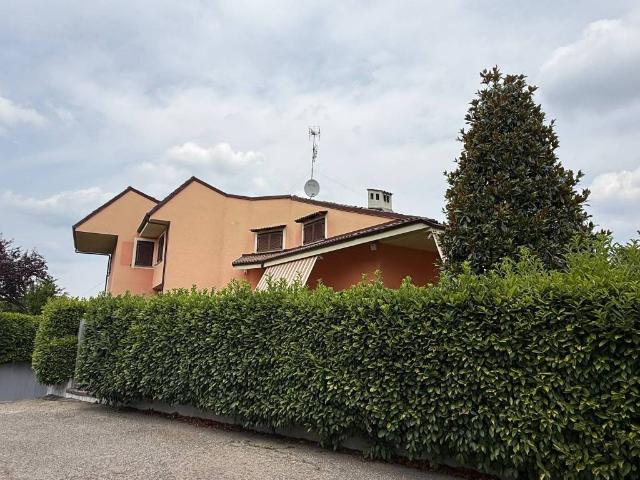 Villa in vendita a Castagnito CN