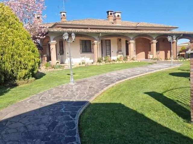 Villa in vendita a Casteggio PV