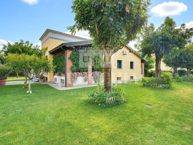 Villa in vendita a Castel Mella BS