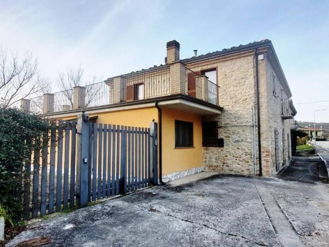 Villa in vendita a Castel Castagna TE