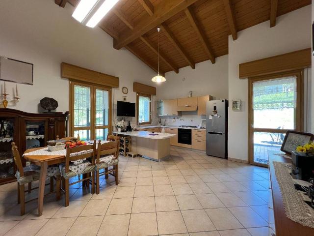 Villa in vendita a Castel d'Aiano BO