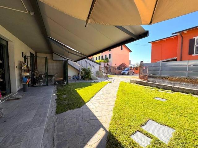 Villa in vendita a Castel d'Azzano VR