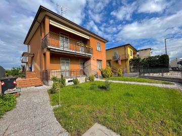 Villa in vendita a Castel d'Azzano VR