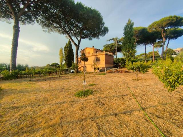 Villa in vendita a Castel Gandolfo RM