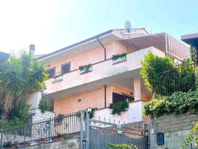 Villa in vendita a Castel Gandolfo RM