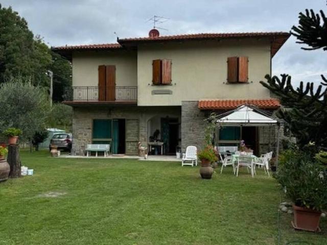 Villa in vendita a Castel San Niccolò AR