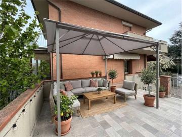 Casa indipendente in vendita a Castel San Pietro Terme BO