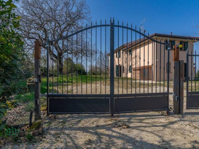 Villa in vendita a Castel San Pietro Terme BO