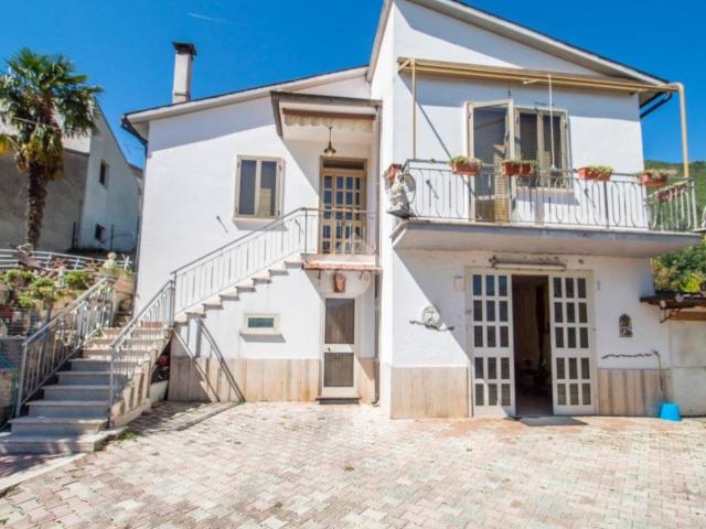 Villa in vendita a Castel Sant'Angelo RI