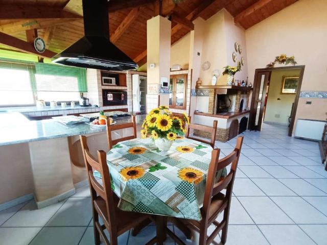Villa in vendita a Castel Volturno CE