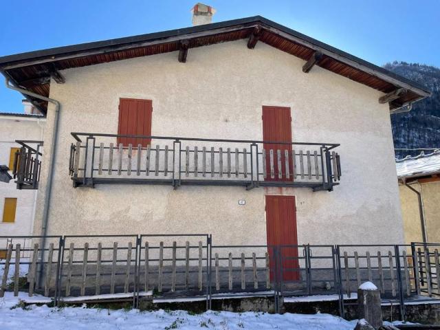 Villa in vendita a Casteldelfino CN