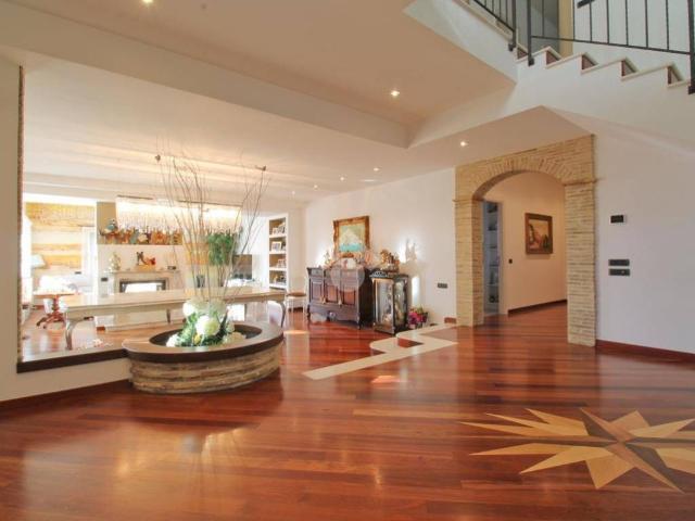 Villa in vendita a Castelfidardo AN