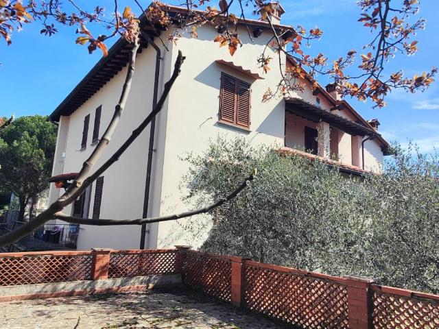 Villa in vendita a Castelfranco Piandisco AR