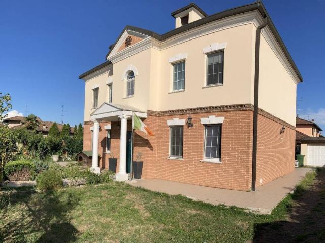 Villa in vendita a Castello d'Agogna PV